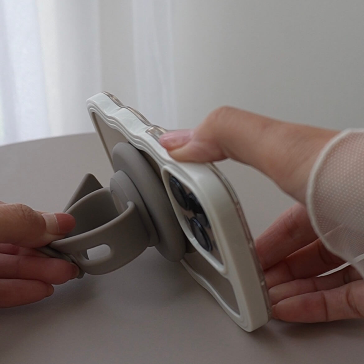 3COINSのスマホグッズ