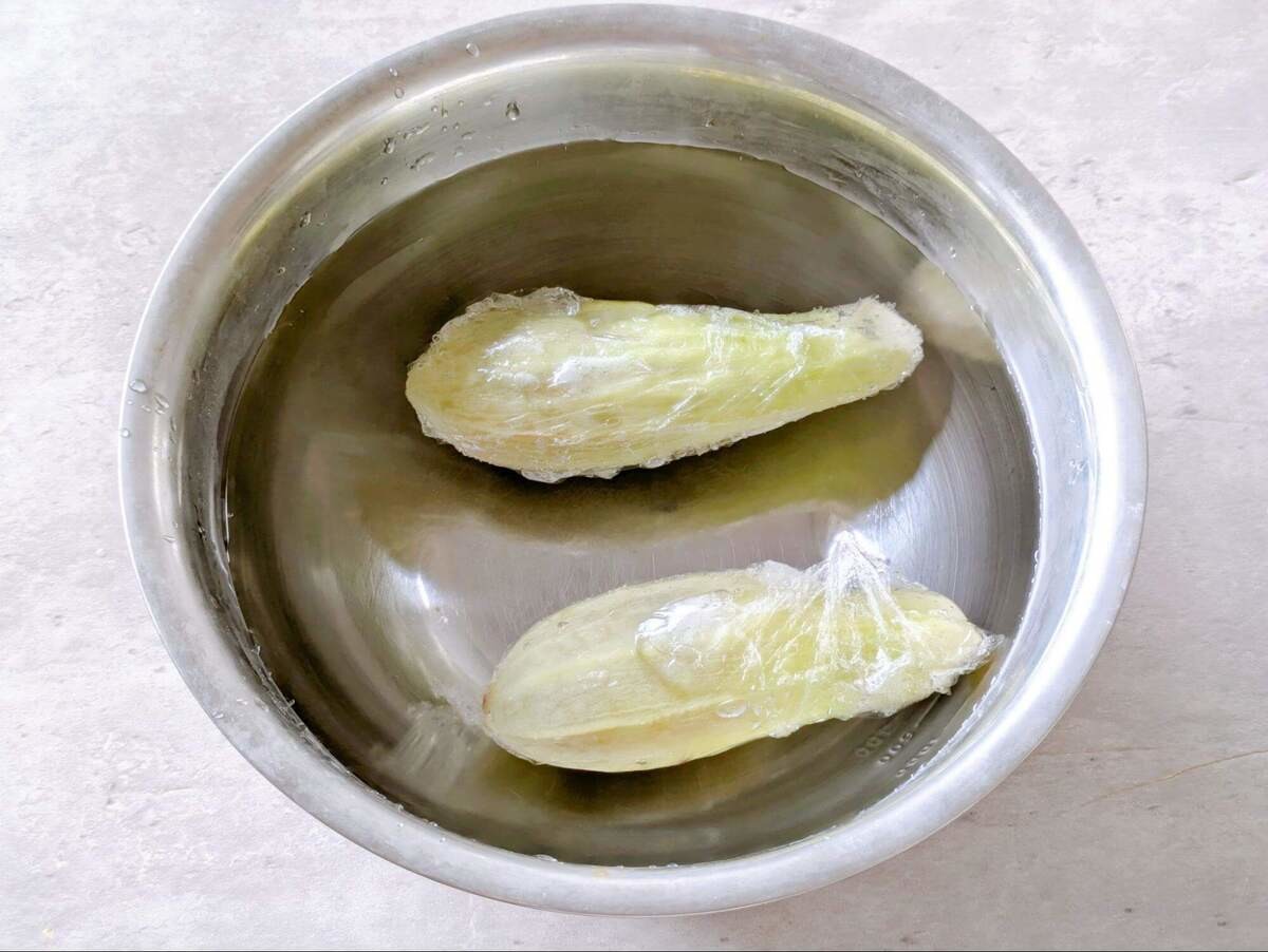 蒸しなすのピリ辛ごまだれ