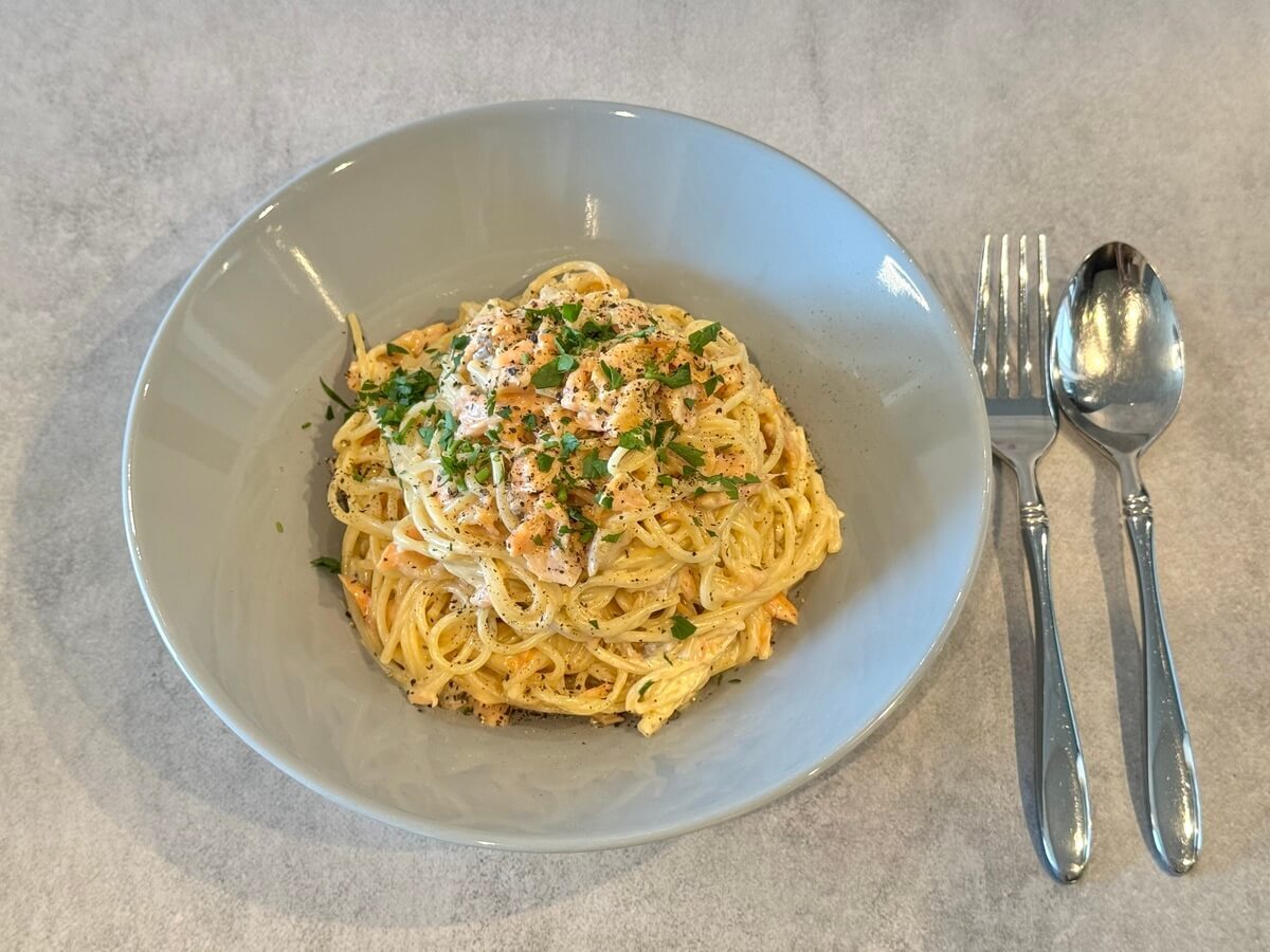 クレハ公式「レンジde鮭クリームパスタ」