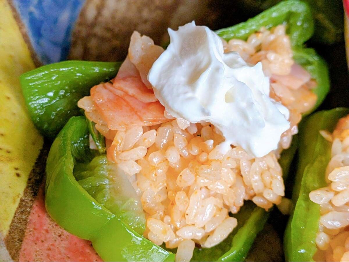 マロンさん「丸ごとピーマンのケチャップライス詰め」