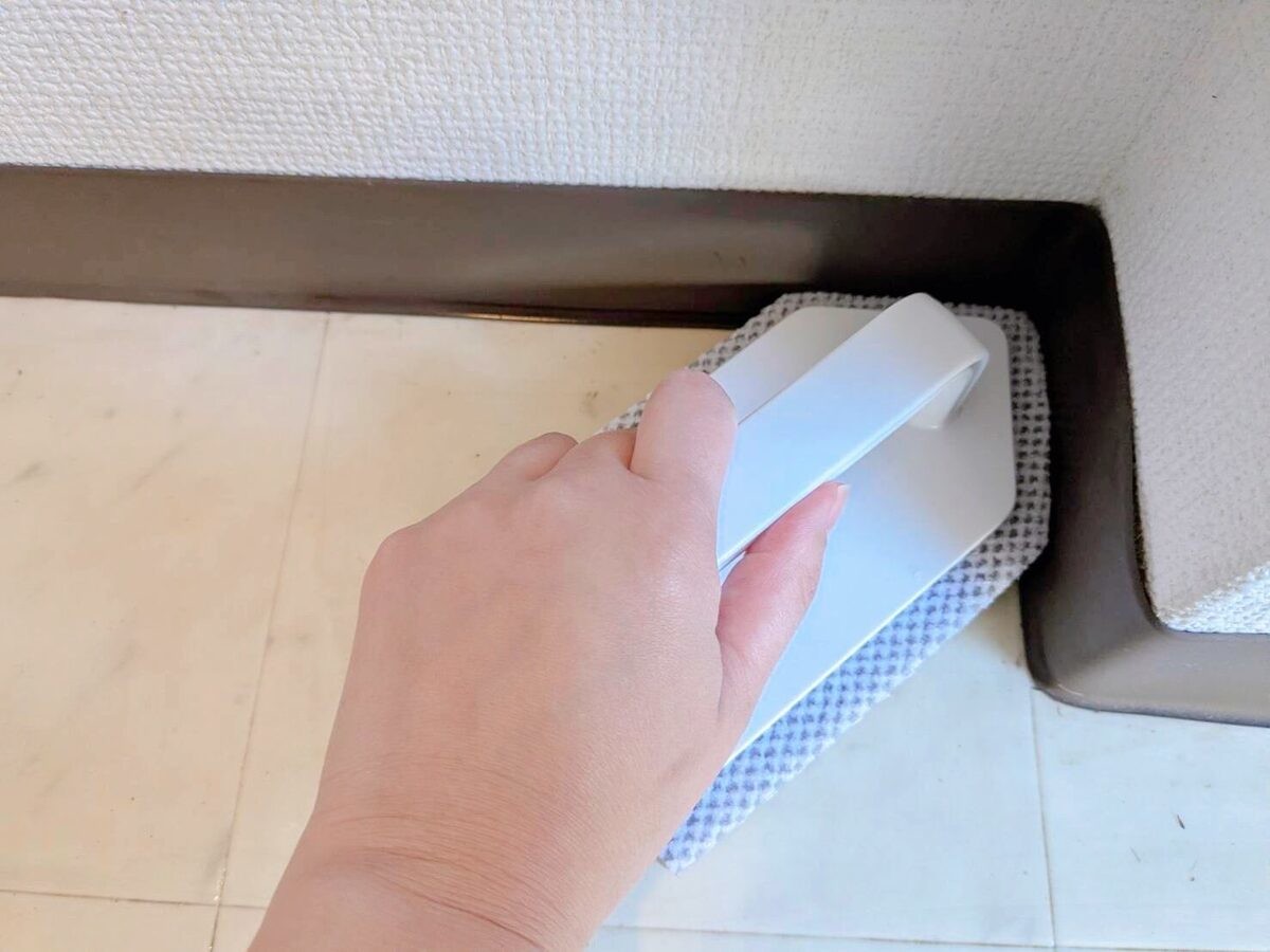 玄関やベランダがピカピカに「ハンディタイルブラシ」
