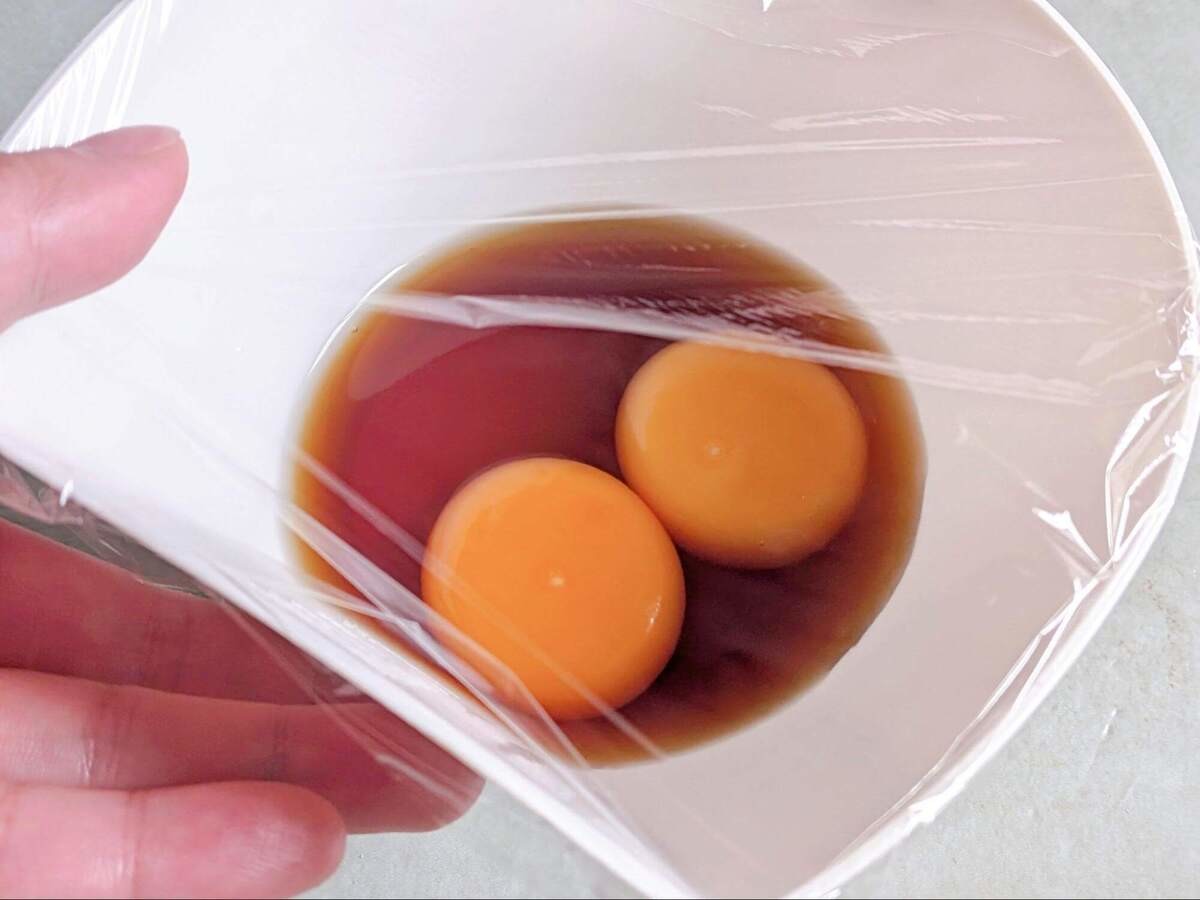 卵黄のめんつゆ漬け