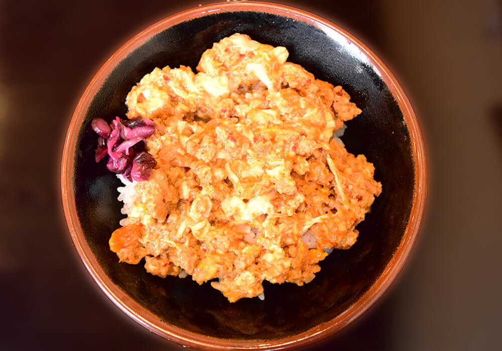 丸亀製麺・店舗限定メニュー「ピリ辛そぼろ丼」