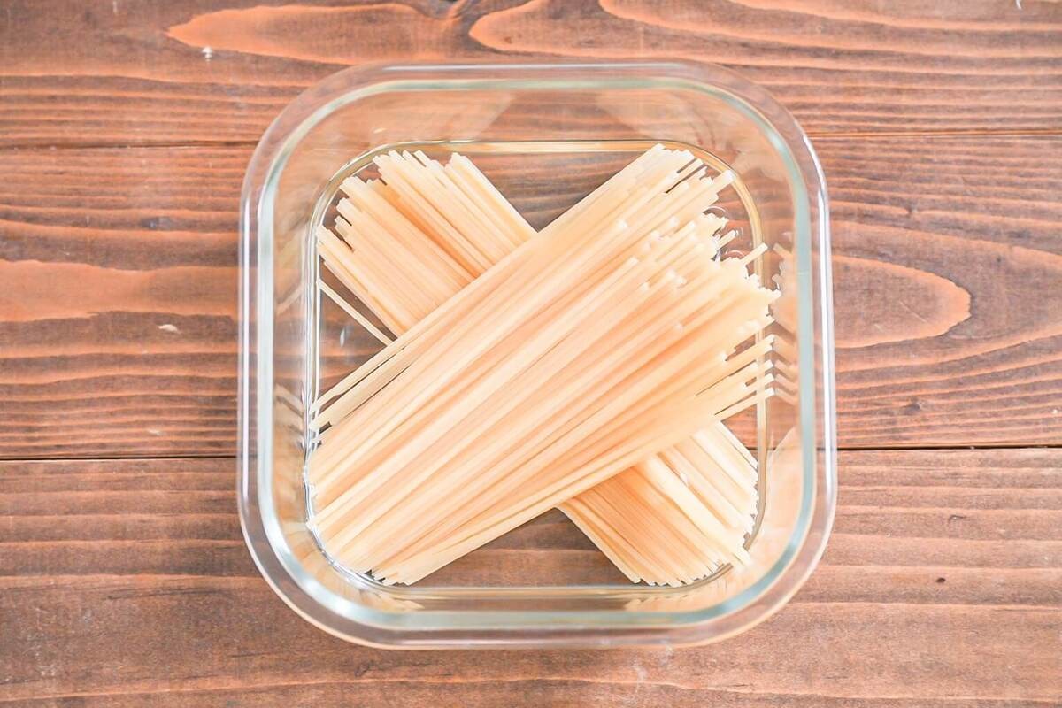セブン-イレブン公式「レンジでほんとうに美味しい金の納豆パスタ」