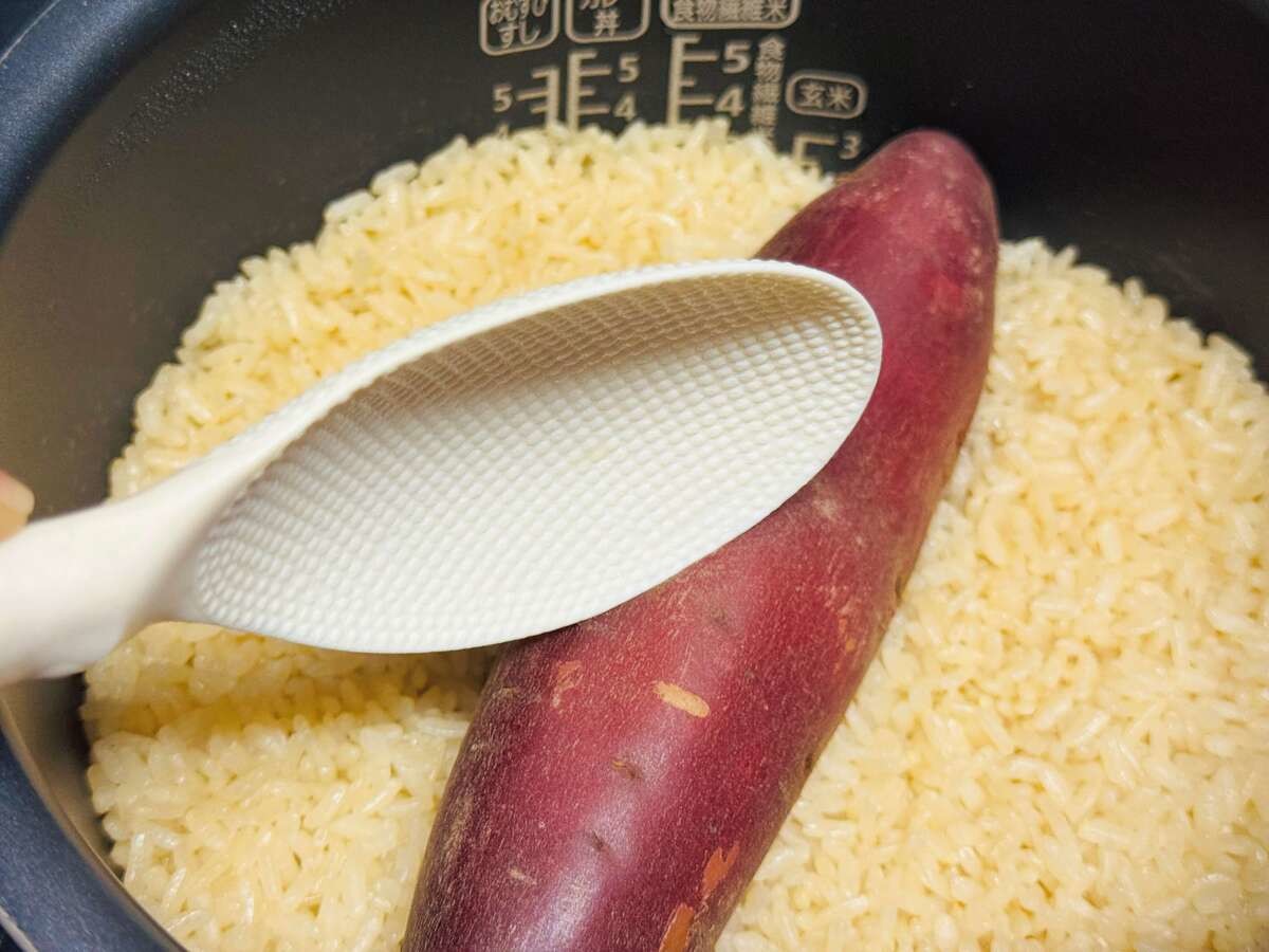 丸ごとさつまいもの炊き込みごはん
