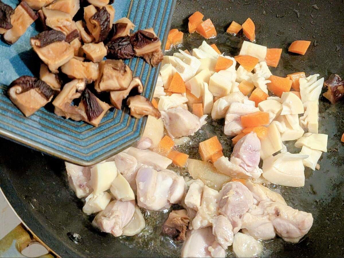 お餅と豆乳でつくる中華風五目おこわ