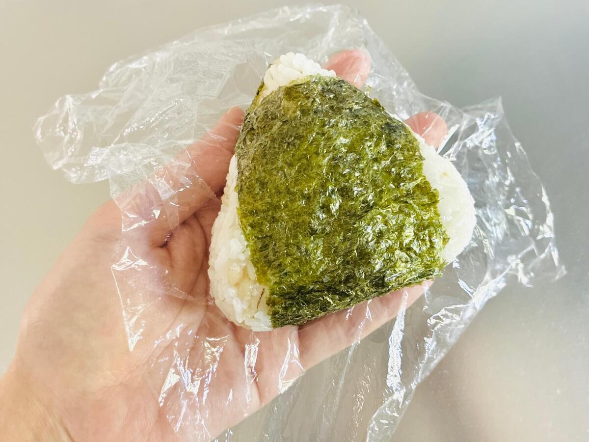 エビシューマイでエビマヨ風おにぎり