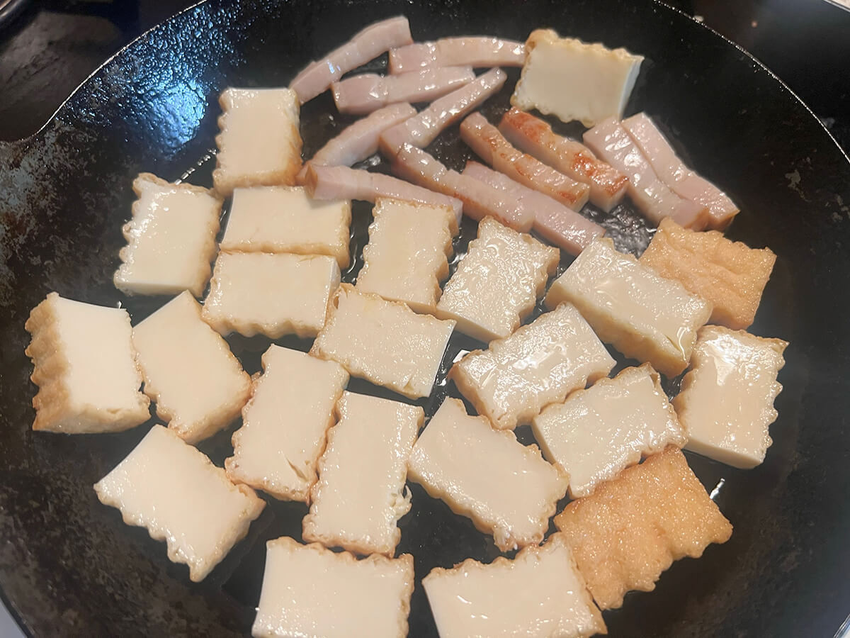 厚揚げピーマン炒め 梅おろしのせ