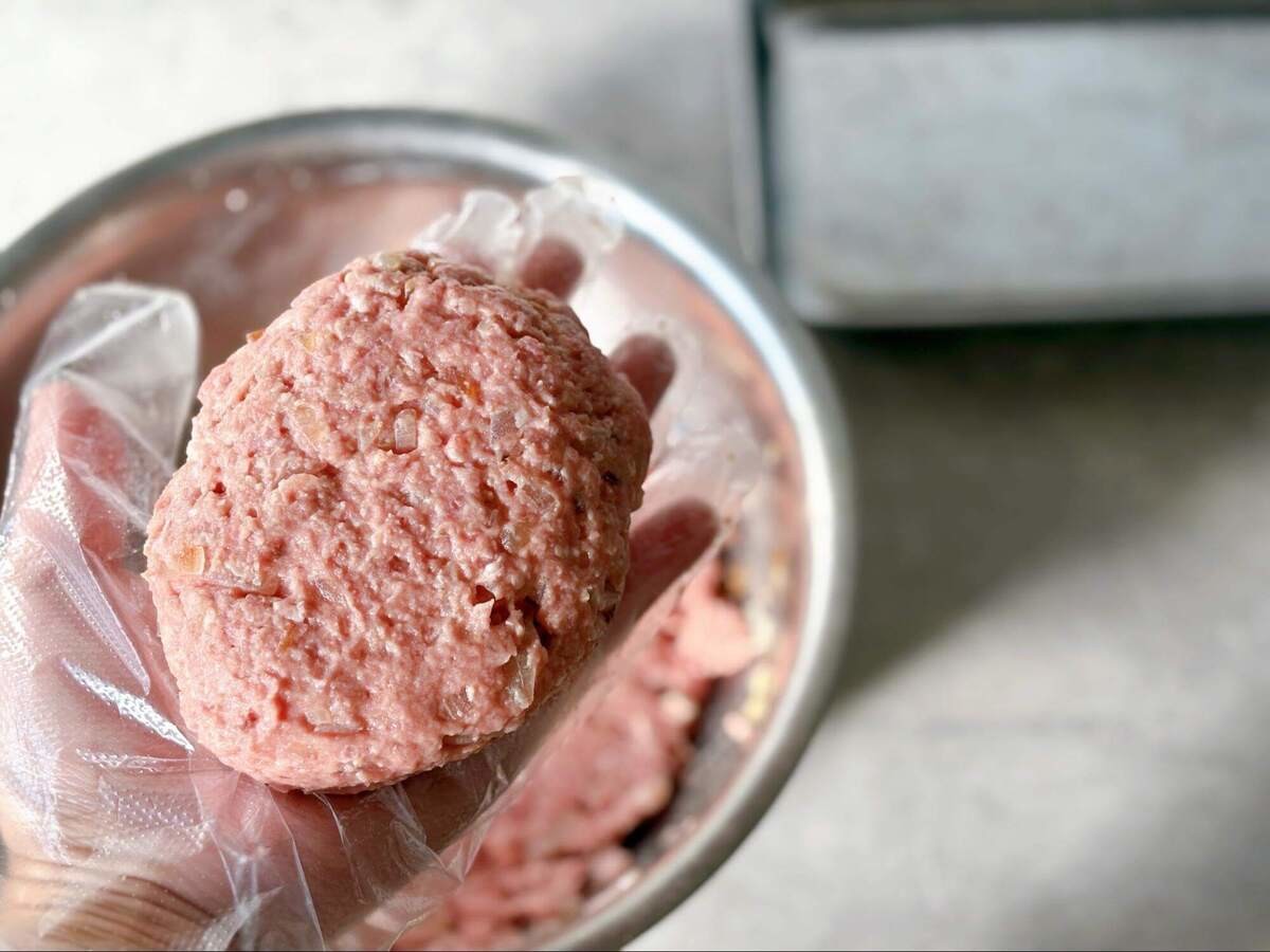 知らないとヤバイ！ハンバーグ作りのNG行動3選