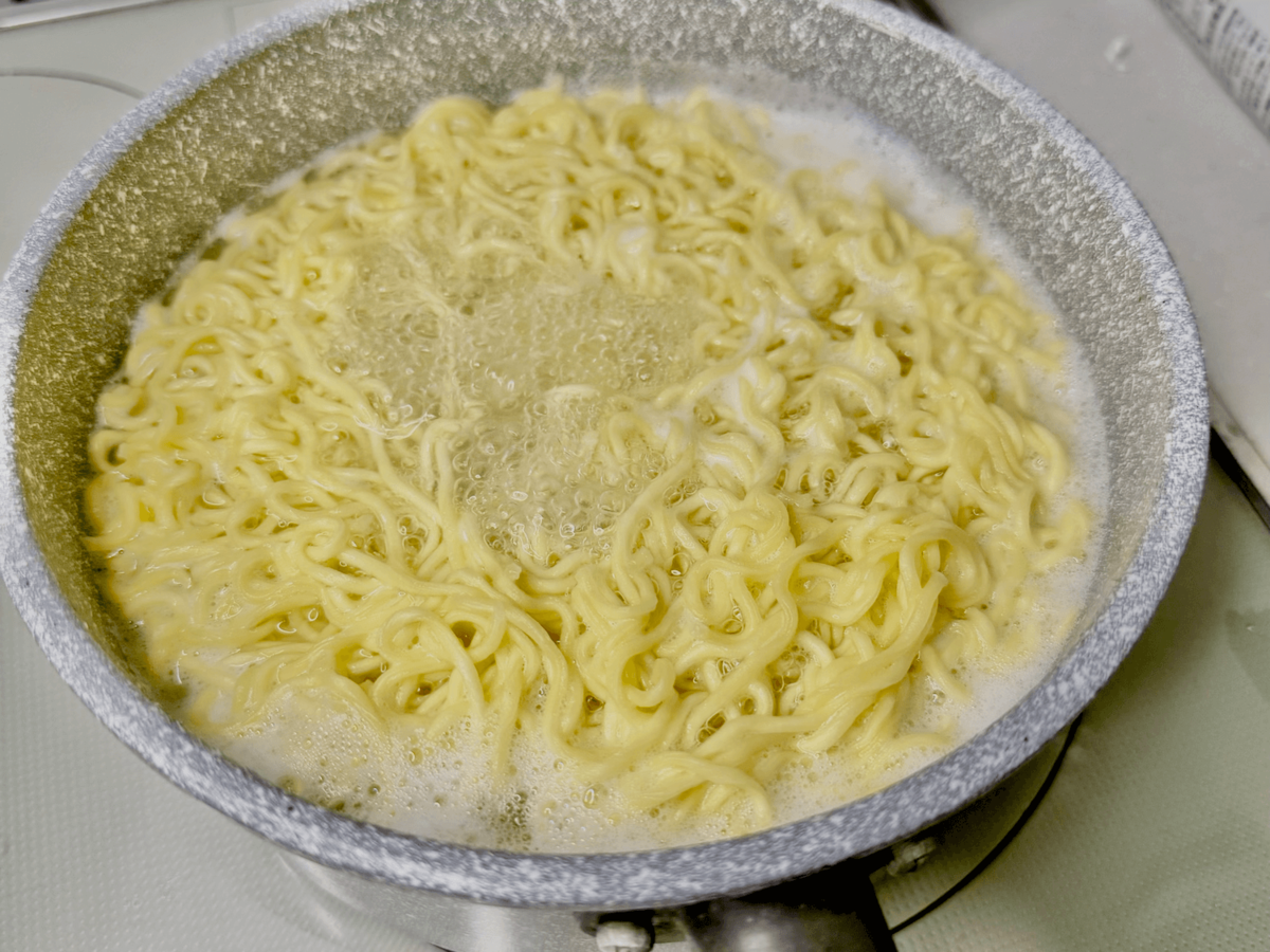 リュウジさん「二郎系肉野菜鍋」のレシピ