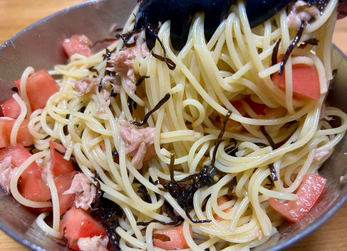 くらこん公式「塩こんぶで冷製和風トマトパスタ」