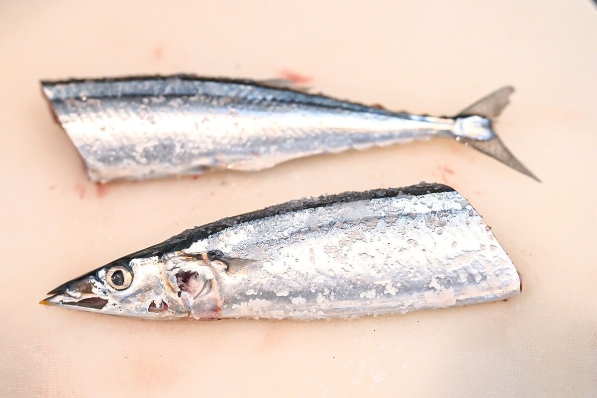 山内鮮魚店さんが教える「フライパンでサンマを美味しく焼く方法」