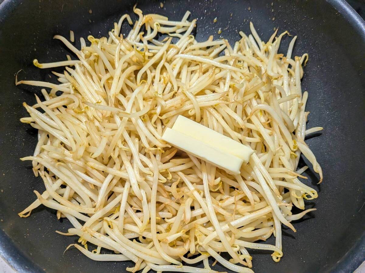 もやしのカレーバター炒め