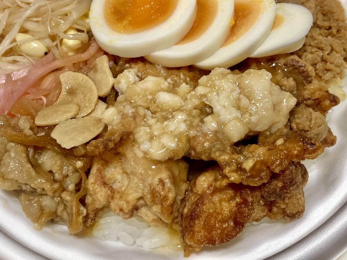 ファミマ「月見背徳メシ」