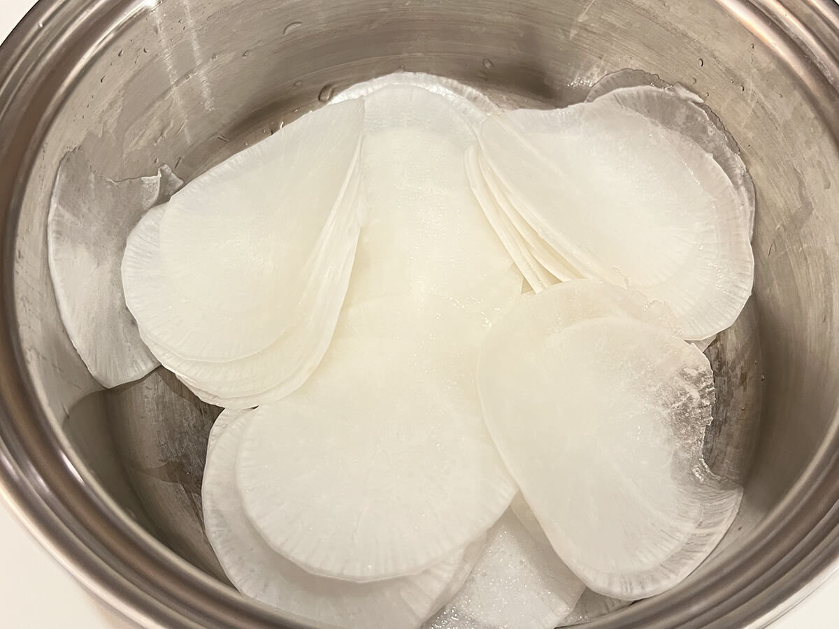 ひらひら大根と豚バラのさっと煮