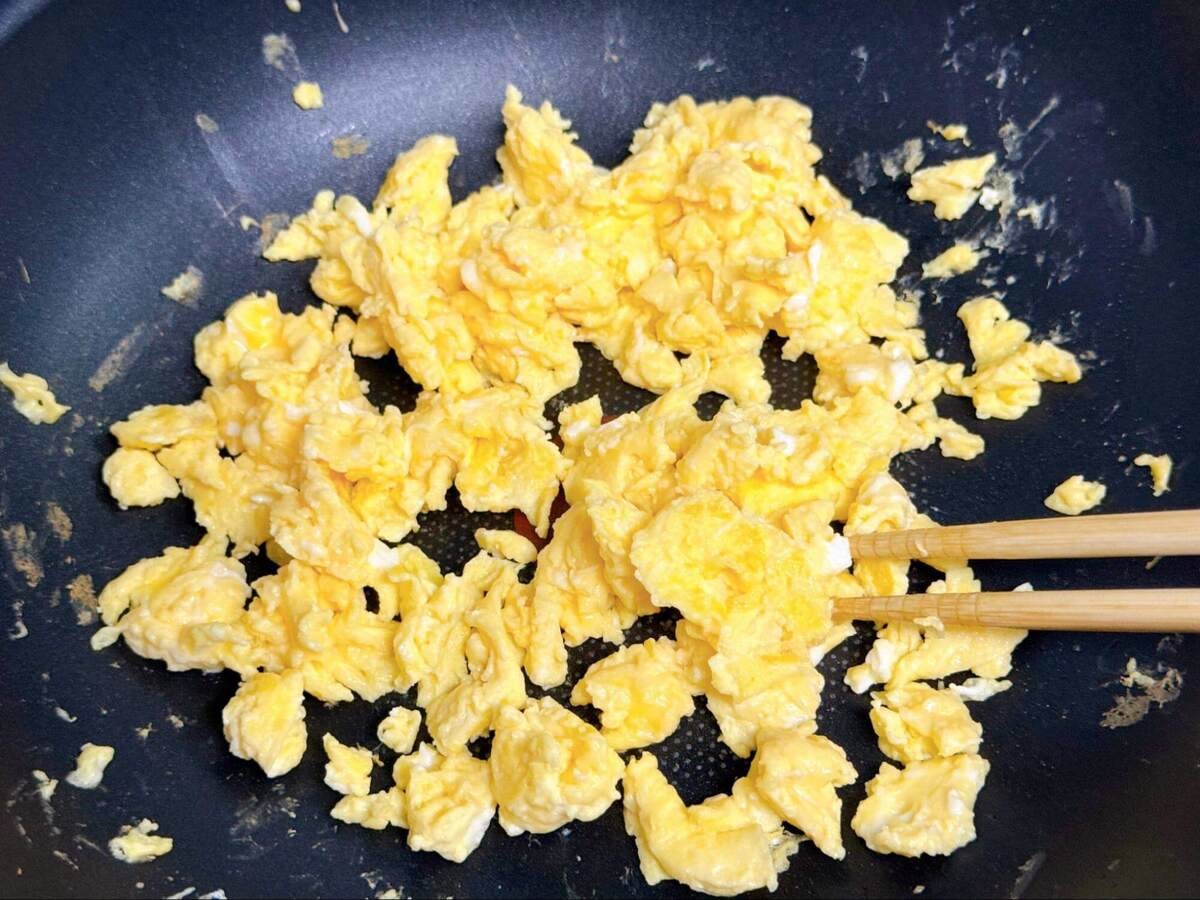 けんますクッキング「卵と厚揚げのコクうま醤油炒め」のレシピ