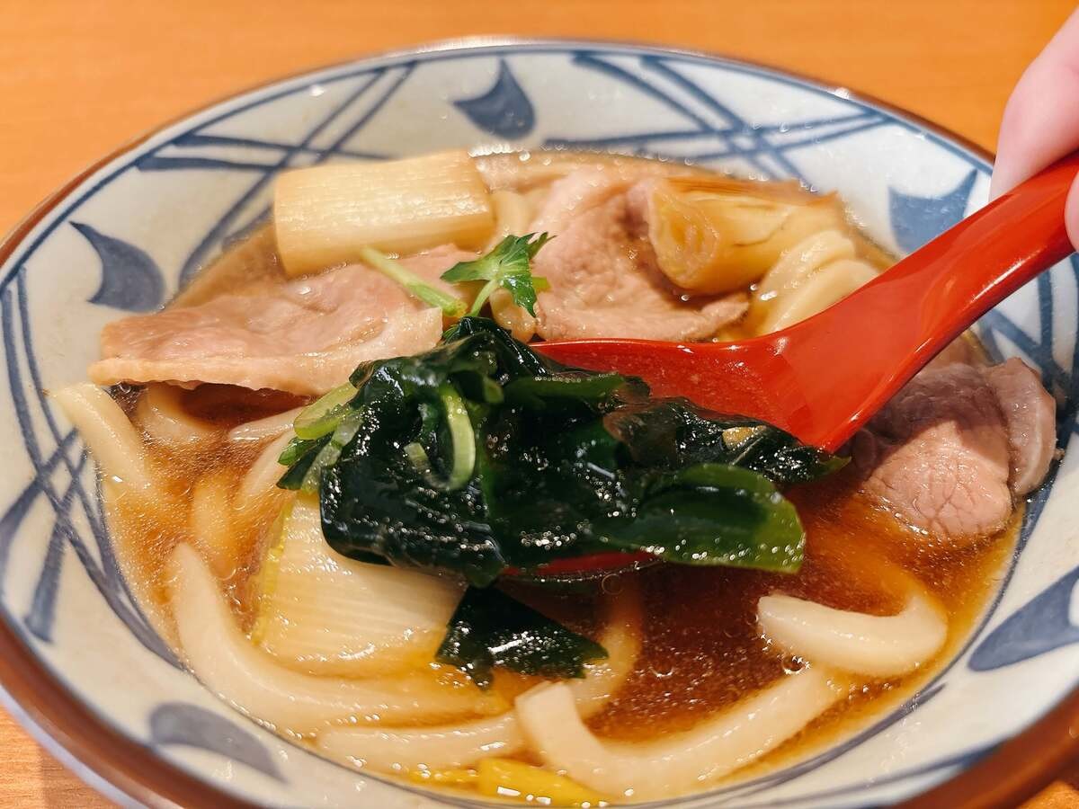 2025年いつから？「もう出てるよ♪」丸亀製麺「鴨ねぎうどん」