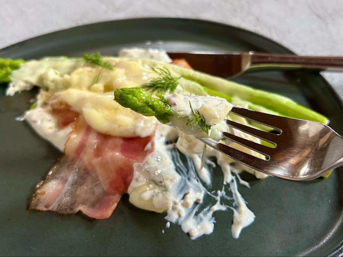 目黒蓮さんをイメージ「グラタン風アスパラとにんにくのチーズ焼き」