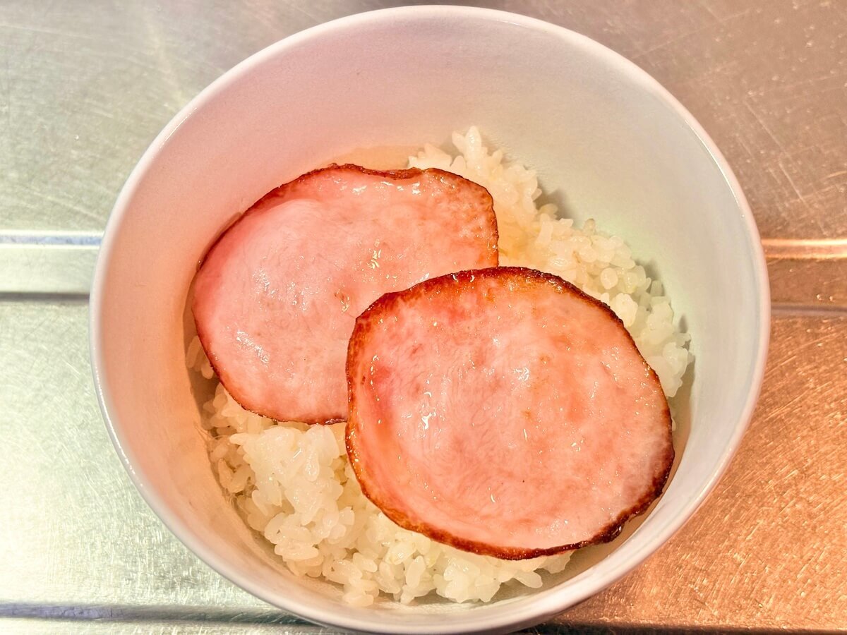 土井善晴さんのハムエッグ丼