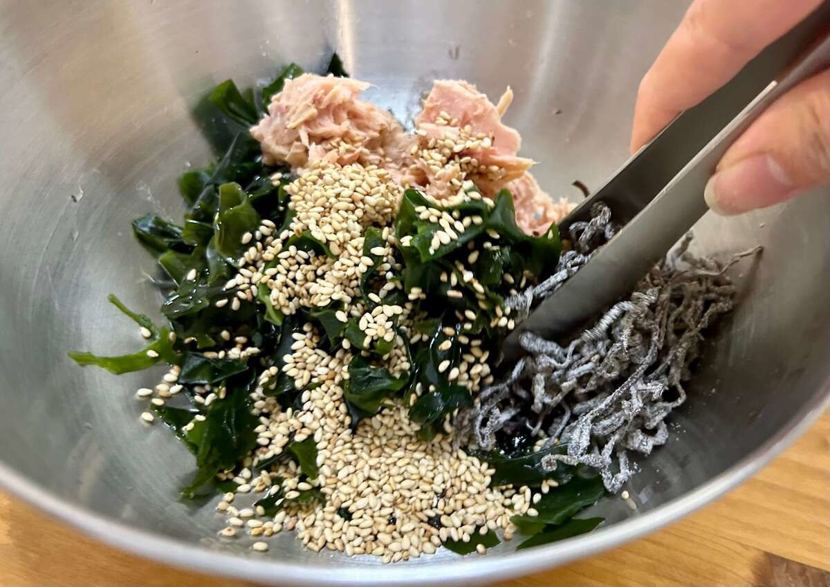 ちはるさん「ワカメのうまみサラダ」