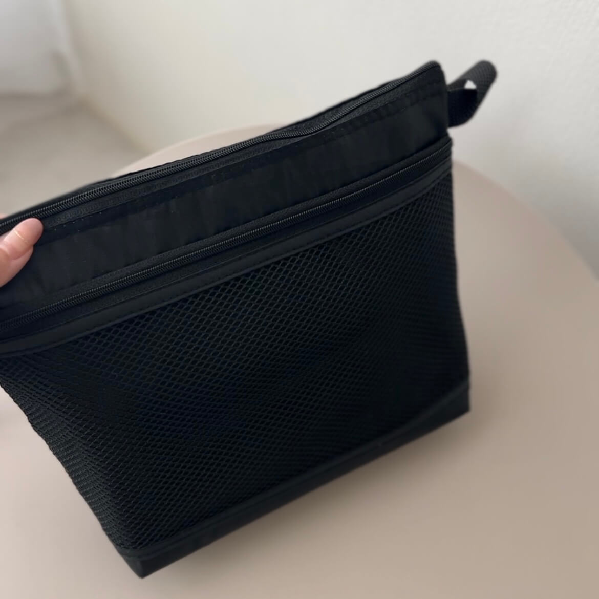ダイソー「モバイルショルダーメッシュバッグ」