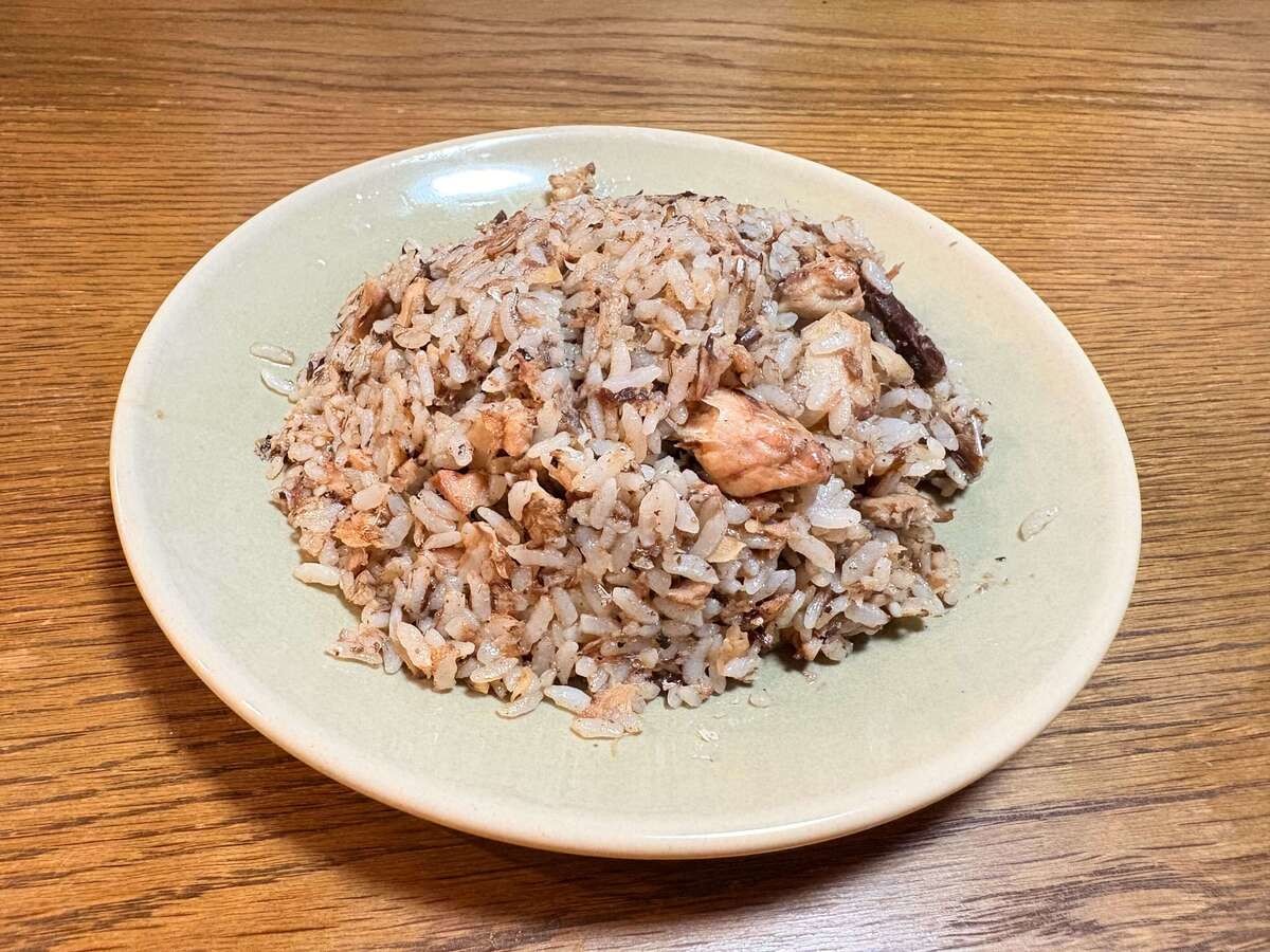 「水なしで作るサバ缶焼飯」
