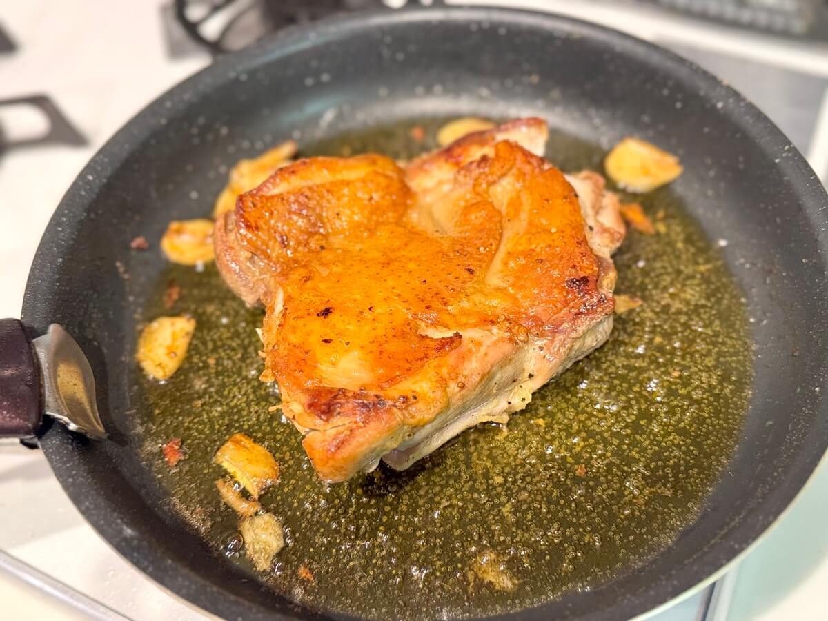 鳥羽周作さん「皮パリパリチキンステーキ」