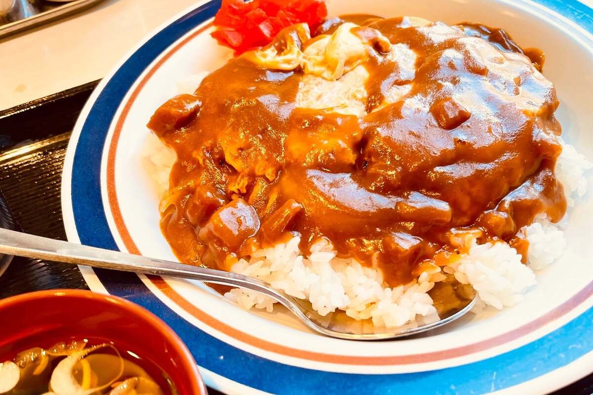 誰もが入りやすい「富士そば」の魅力