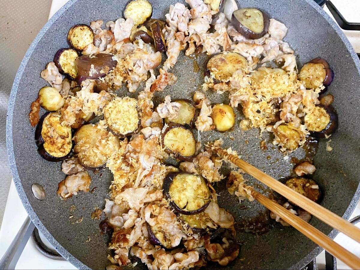 笠原将弘さん「なすと豚バラ肉のおかか炒め」のレシピ