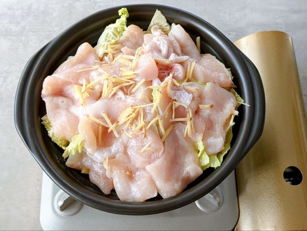 なお｜農家のおかんのお野菜レシピ「白菜と塩麹鶏むね肉のぽかぽか鍋」