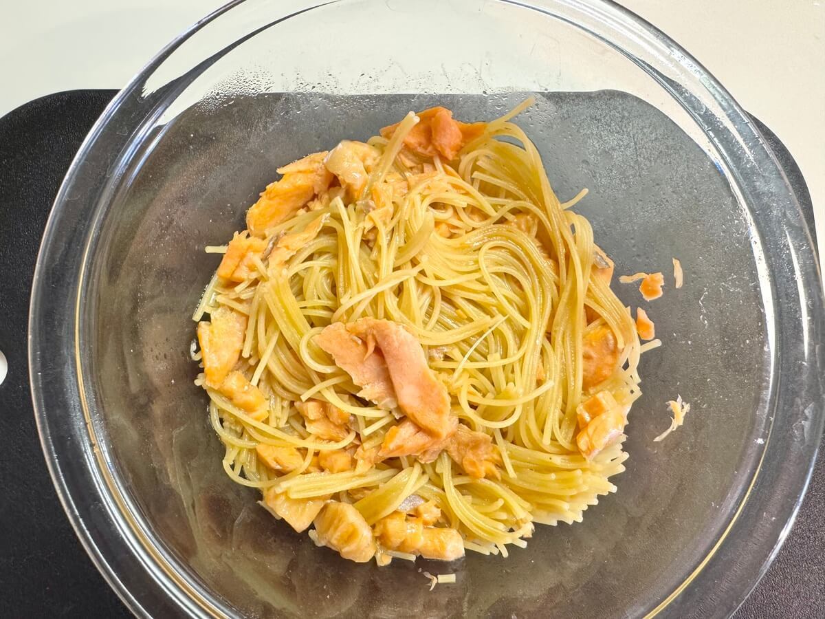 クレハ公式「レンジde鮭クリームパスタ」