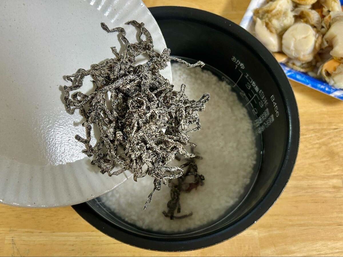 タサン志麻さん「塩昆布とホタテの炊き込みご飯」のレシピ