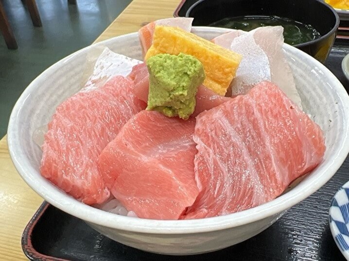 横浜中央卸売市場内の「竹家食堂」