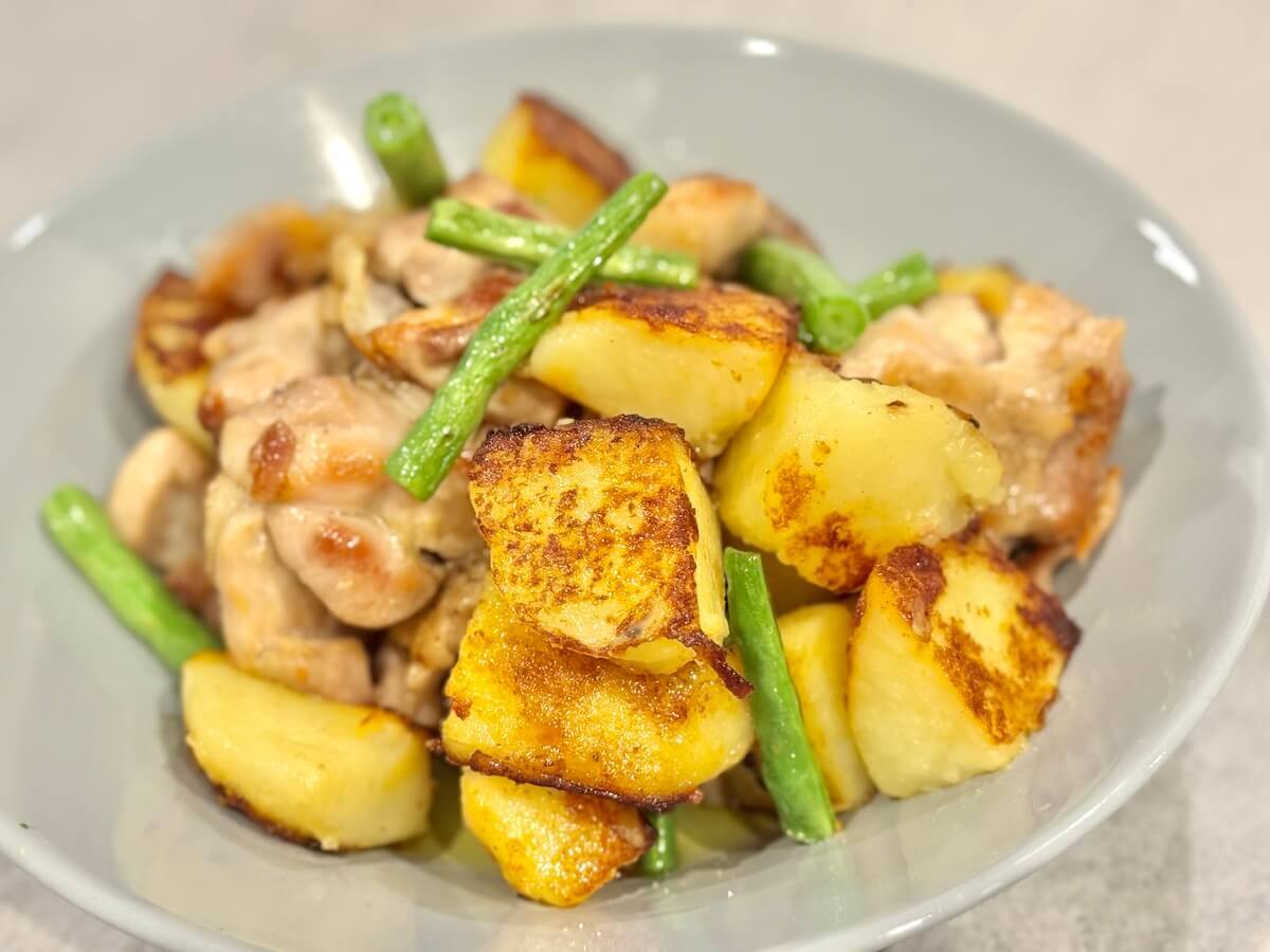 タサン志麻さん「カリカリじゃがいもと鶏のソテー」のレシピ