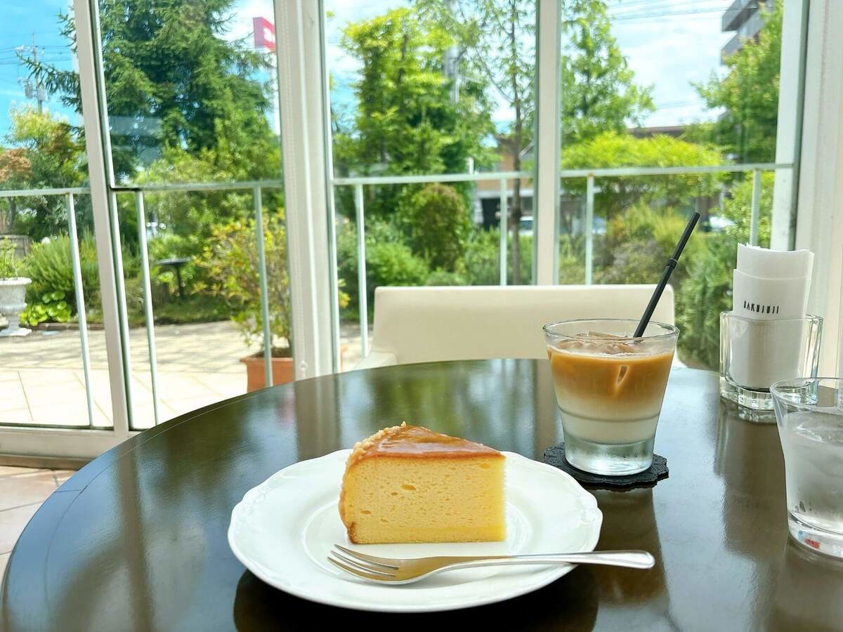 老舗洋菓子店「白十字（HAKUJUJI）」