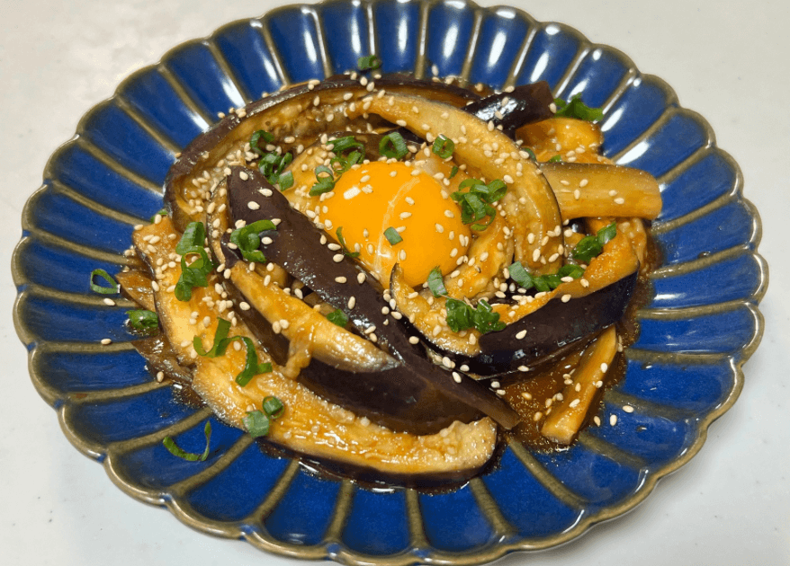 レンジで完結できちゃう♡「なすのピリ辛ユッケ風」