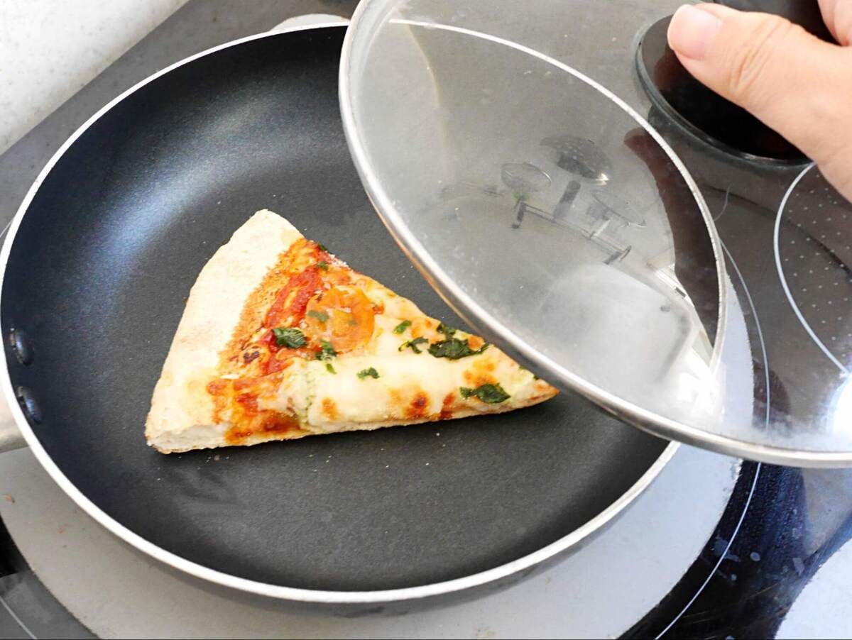 知らないと怖い！余ったピザで食中毒に？