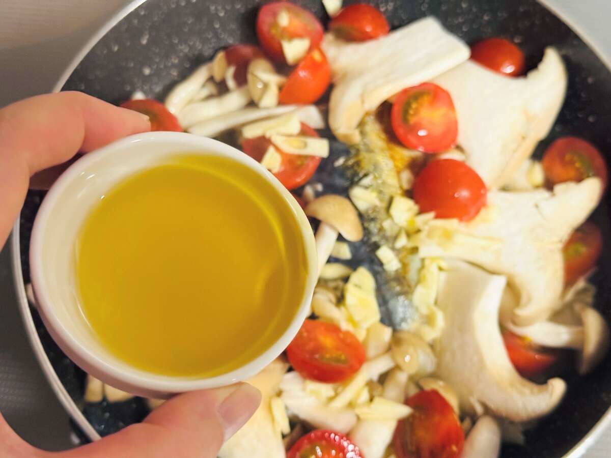 山本ゆりさん考案『塩サバとキノコのアクアパッツァ』