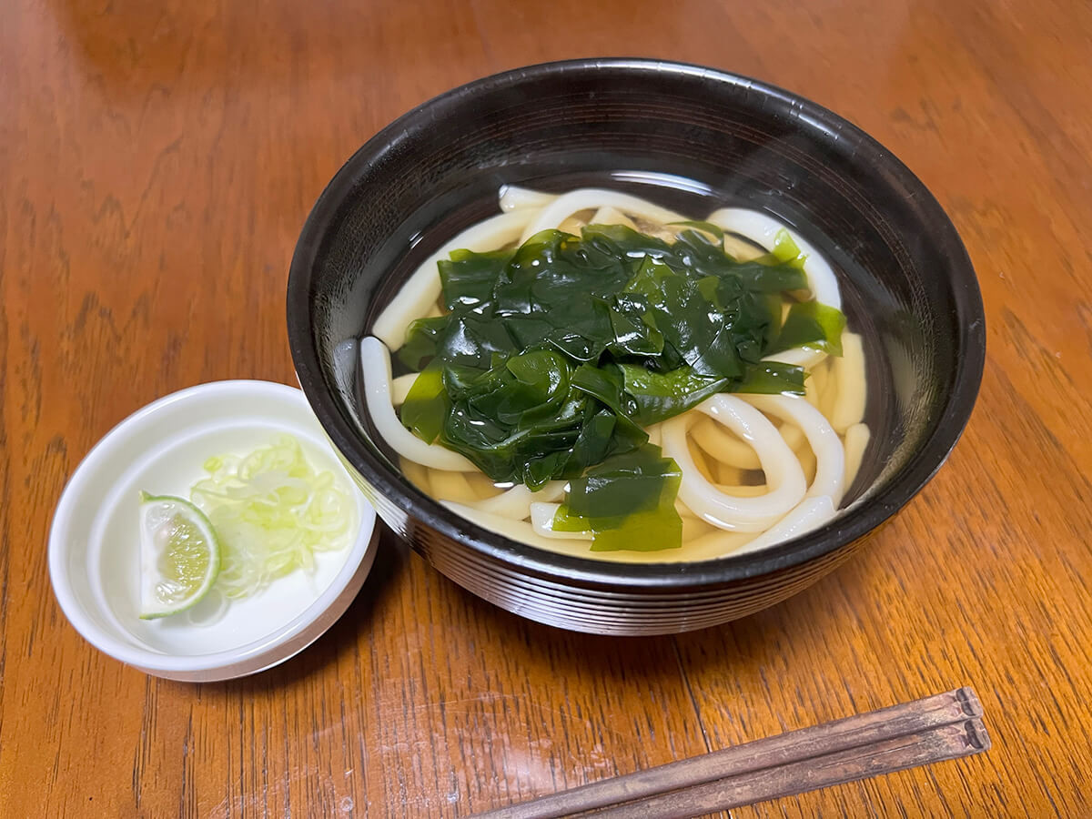 栗原はるみさん「わかめうどん」のレシピ