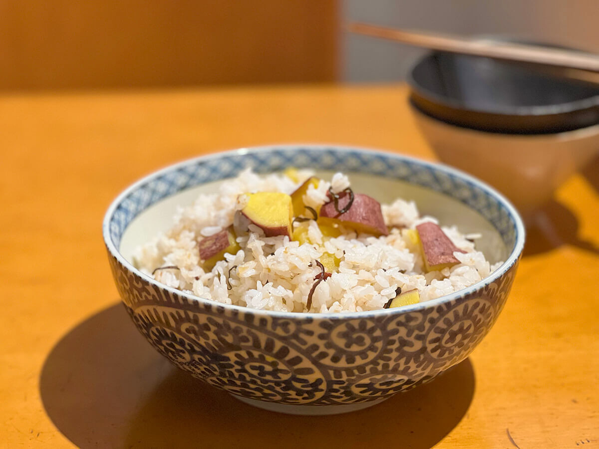 栗原はるみさん「さつまいもと塩昆布のご飯」