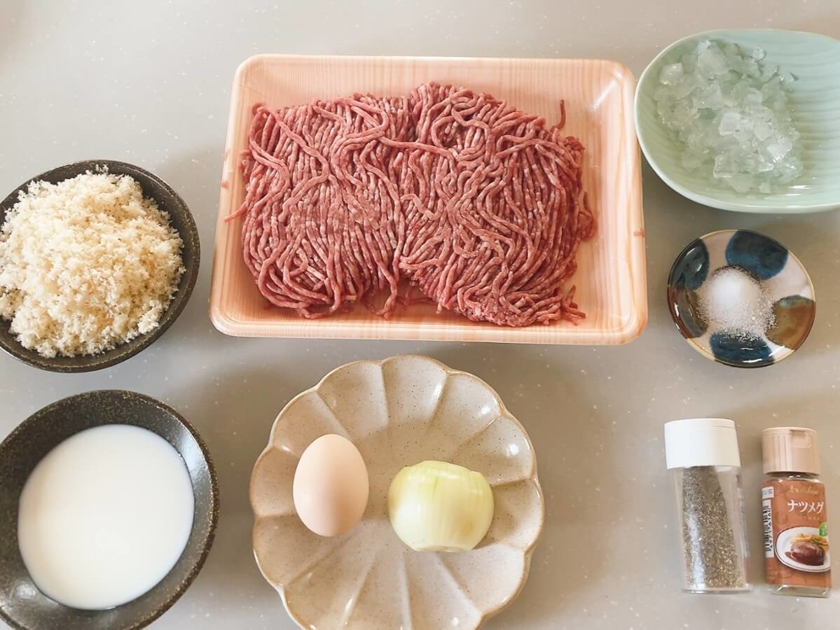 ハンバーグに氷(クラッシュアイス)を入れて焼くレシピ