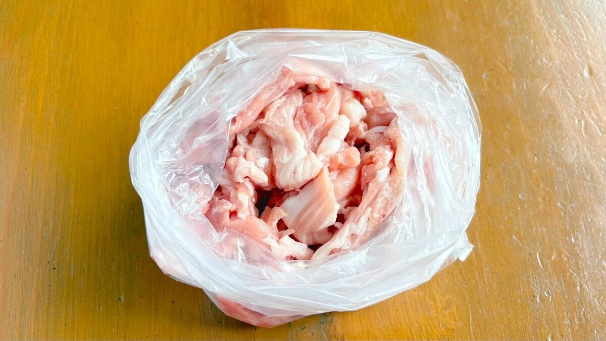 脱サラ料理家ふらお「豚こまのゆかりマヨ炒め」のレシピ