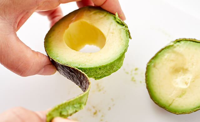 アボカドの種・皮の外し方ガイド
