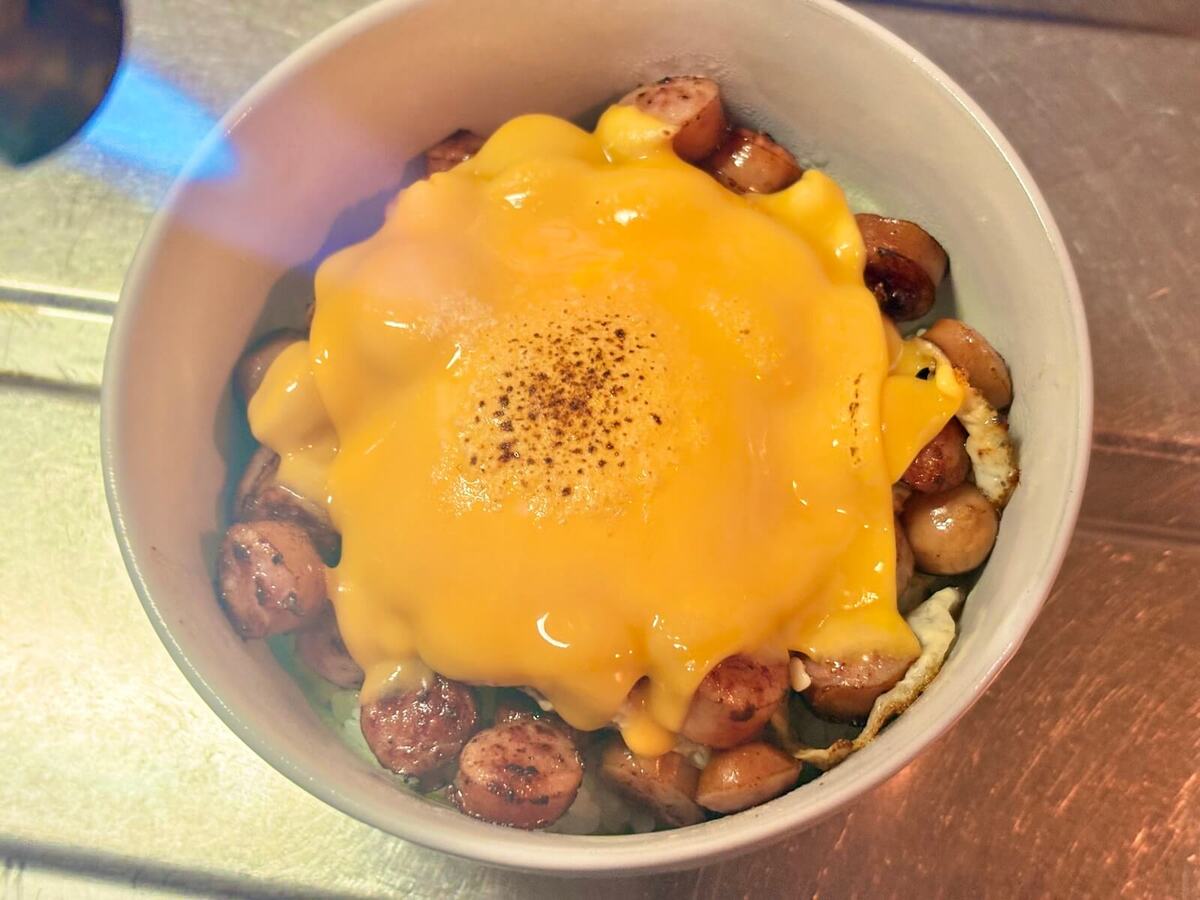 「悪魔のチーズ丼」