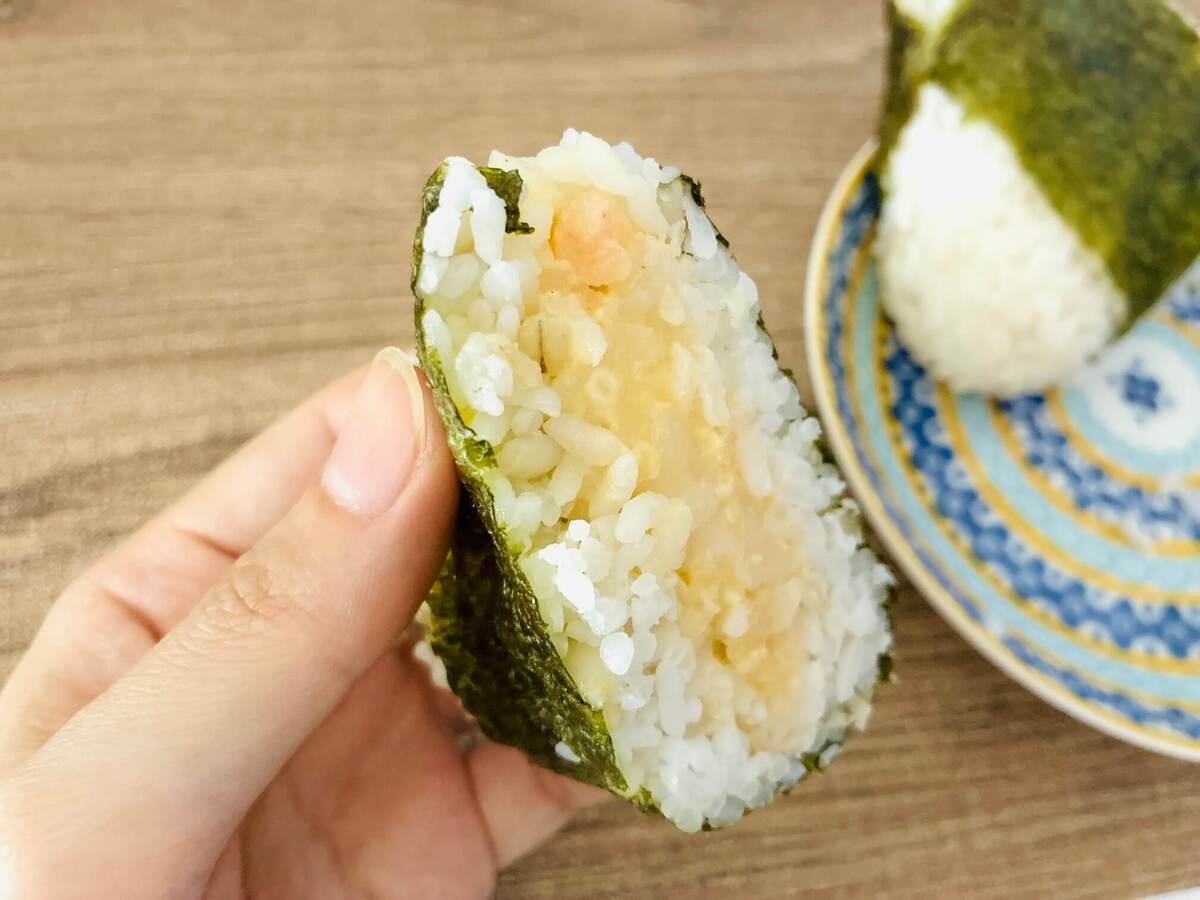 エビシューマイでエビマヨ風おにぎり