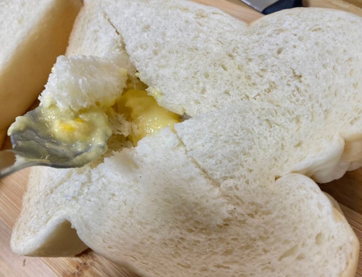 食パンについている白い粉の正体は？