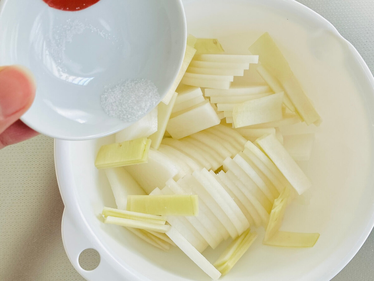 父直伝！ポリ袋に入れるだけ「大根の浅漬け」