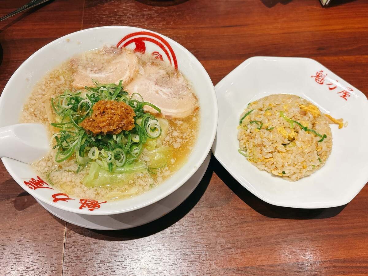 魁力屋「背脂生姜塩ラーメン」