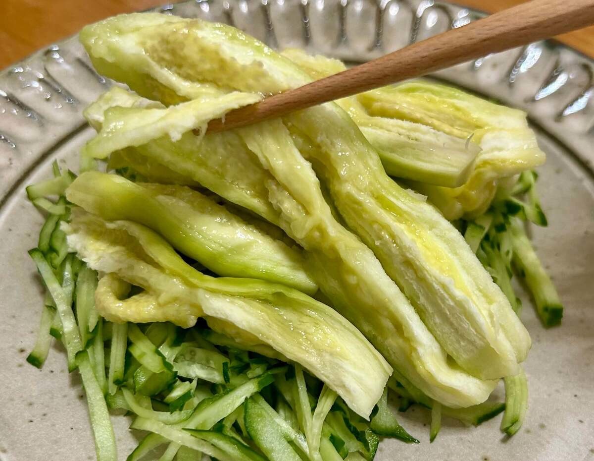 和田明日香さん「蒸しなすのピリ辛ごまだれ」のレシピ