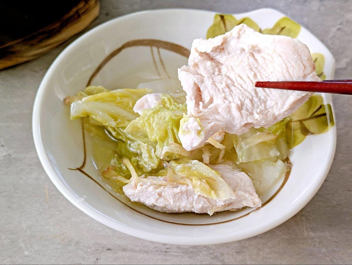 なお｜農家のおかんのお野菜レシピ「白菜と塩麹鶏むね肉のぽかぽか鍋」